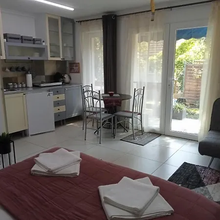Cinege Apartment *