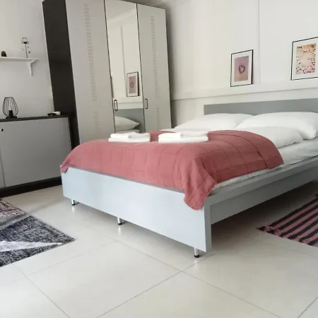 Apartment Cinege *